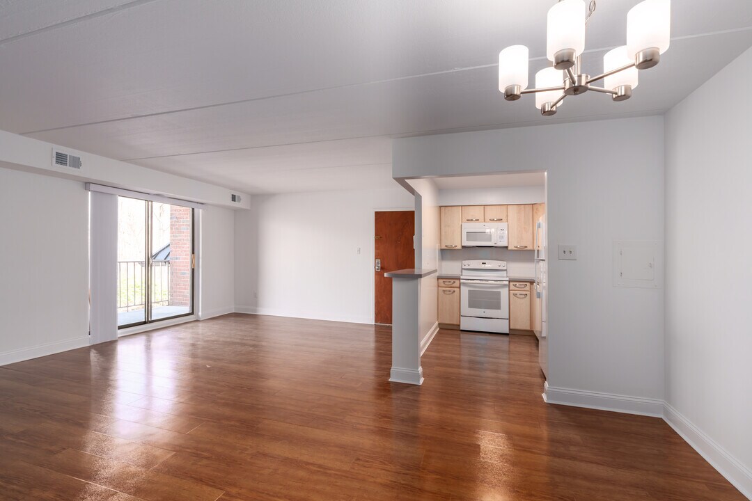 Bridgewater Apartments in Brookhaven, PA - Building Photo