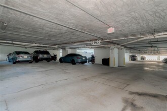 1401 Bay Rd, Unit 307 in Miami Beach, FL - Building Photo - Building Photo