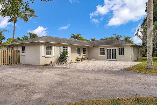 16627 Deer Path Ln in Wellington, FL - Building Photo - Building Photo