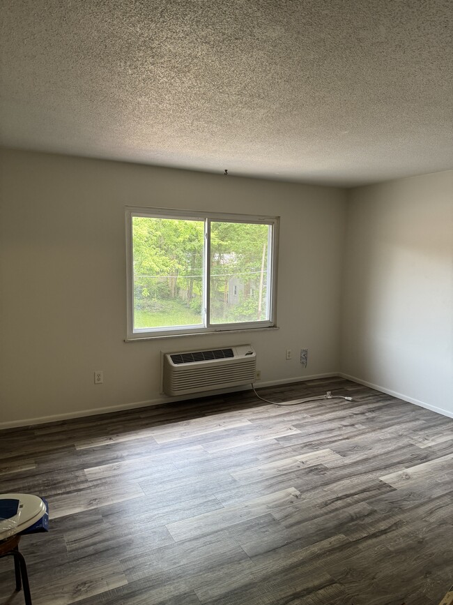 901 Walnut Ave, Unit F in Dixon, IL - Building Photo - Building Photo