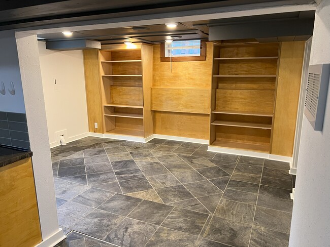 4255 Northeast Wygant Street, Unit Apt C