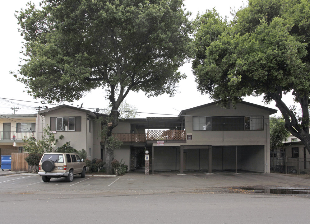 Woodland Park Apartments in East Palo Alto, CA - Building Photo