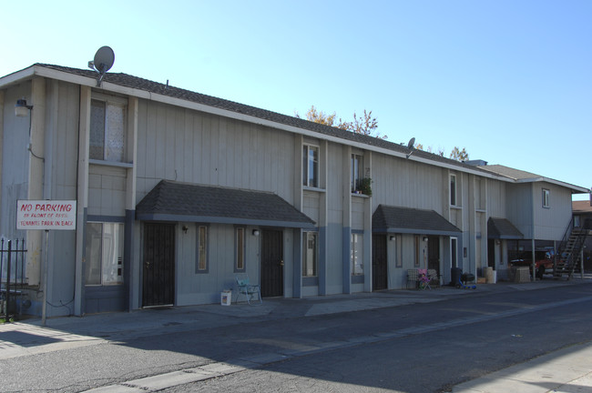 1961 Kelly Ave in Merced, CA - Building Photo - Building Photo