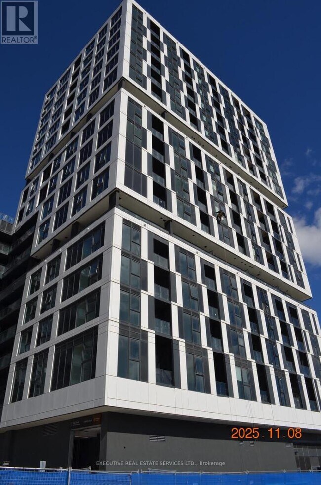 1007 The Queensway in Toronto, ON - Building Photo - Building Photo