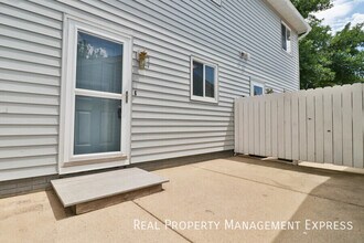 Lovely 2 Bedroom 2.5 Bathroom Townhome in Sioux Falls, SD - Building Photo - Building Photo
