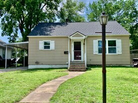 821 W 7th St in Junction City, KS - Building Photo