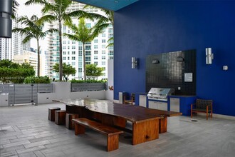 1300 Brickell Bay Dr in Miami, FL - Building Photo - Building Photo