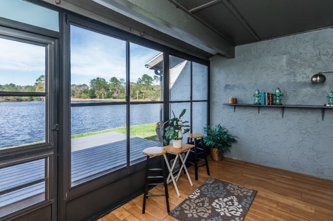 210 Lemon Tree Ln