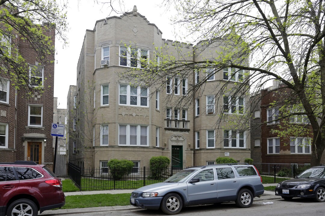 6437 N Leavitt St in Chicago, IL - Building Photo