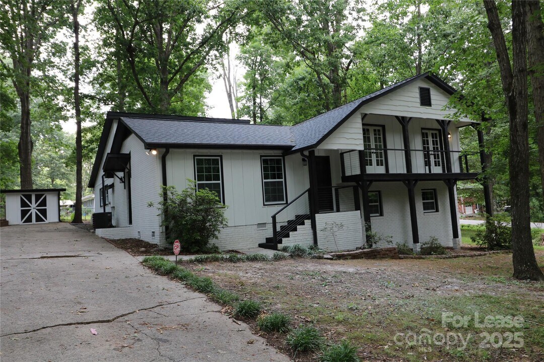 310 Chaney St in Wingate, NC - Building Photo