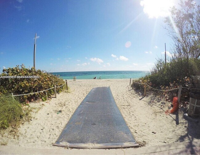 540 74th St in Miami Beach, FL - Building Photo - Building Photo