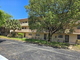 3900 NW 76th Ave, Unit 107 in Sunrise, FL - Building Photo