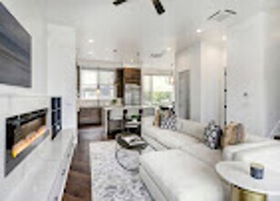 6021 W Oaks Blvd in Rocklin, CA - Building Photo - Building Photo