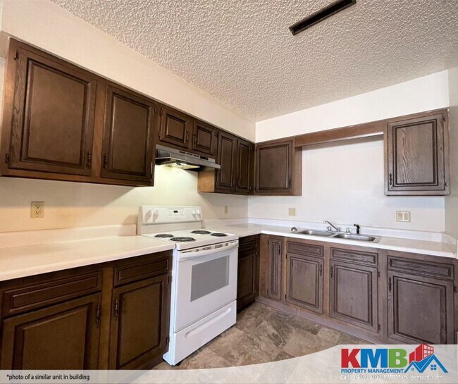 1233 S Gilbert Ct in Iowa City, IA - Building Photo - Building Photo