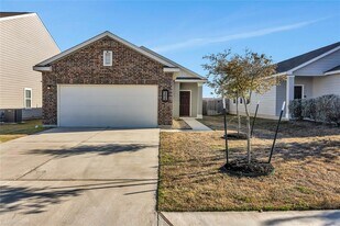 105 Bell Rings Dr in Jarrell, TX - Building Photo