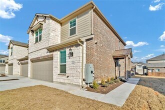 17205 Mayfly Dr in Pflugerville, TX - Foto de edificio - Building Photo