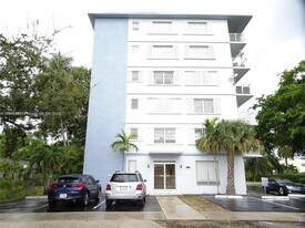 1701 Washington St in Hollywood, FL - Building Photo