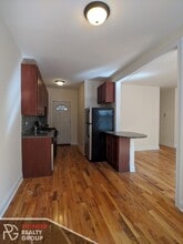 630 W Cornelia Ave, Unit 1 in Chicago, IL - Foto de edificio - Building Photo