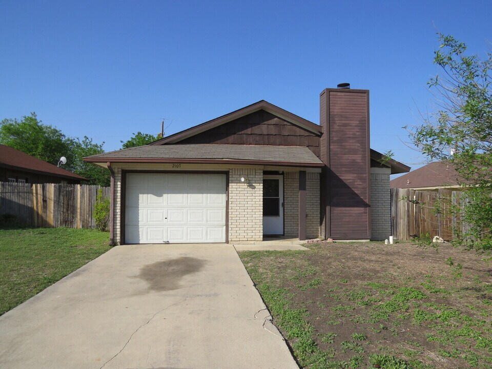 2107 Creekwood Dr in Killeen, TX - Building Photo
