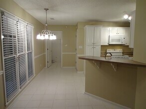 285 Thornbush Ln in Lawrenceville, GA - Foto de edificio - Building Photo