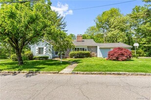 372 Heathcote Rd in Scarsdale, NY - Building Photo