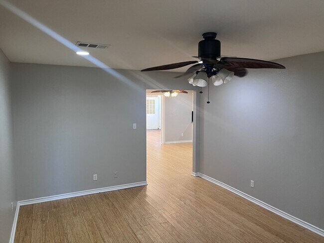 1204 N Grant Dr in Sherman, TX - Building Photo - Building Photo