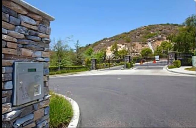 721 Helmsdale Rd in San Marcos, CA - Building Photo - Building Photo