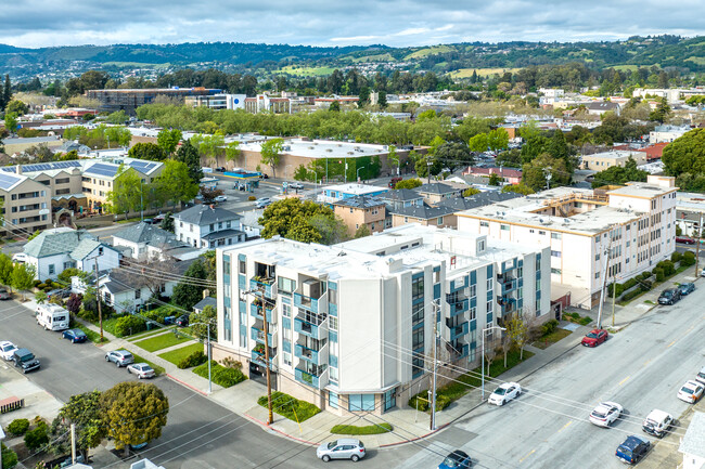 398 Parrott St in San Leandro, CA - Building Photo - Building Photo