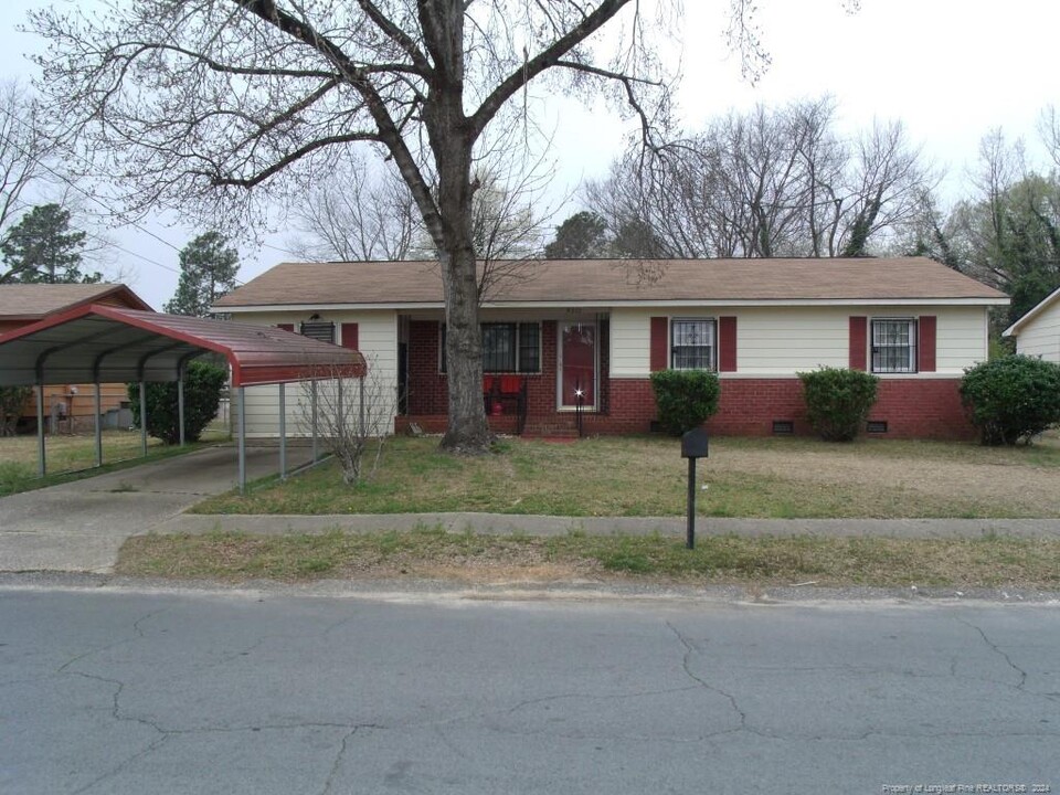 5211 Longbranch Dr in Fayetteville, NC - Building Photo