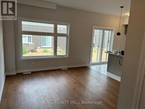 5672 Dorchester Rd in Niagara Falls, ON - Building Photo - Building Photo