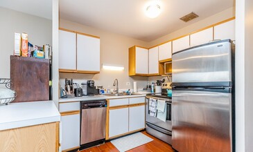 607 W Wrightwood Ave, Unit 815 in Chicago, IL - Building Photo - Building Photo