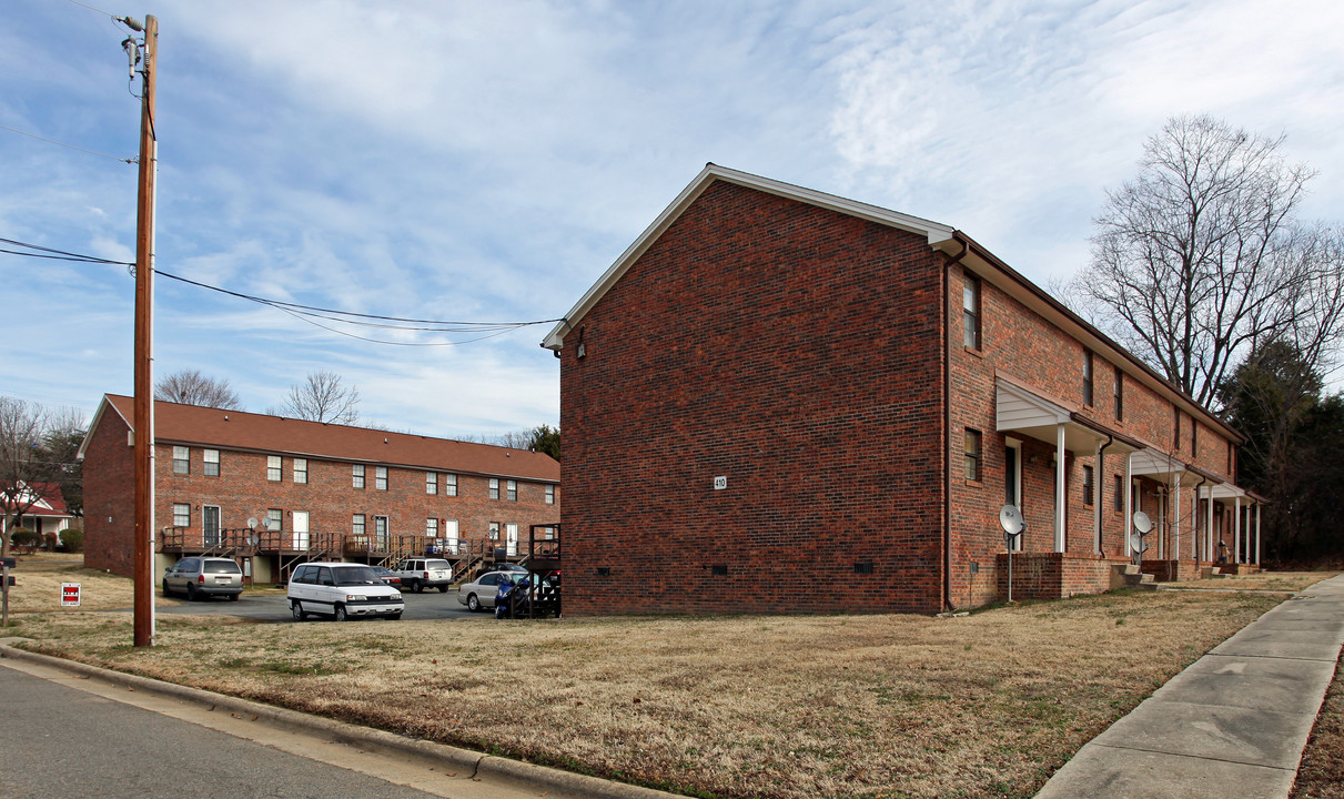 410 Whitsett St in Graham, NC - Building Photo