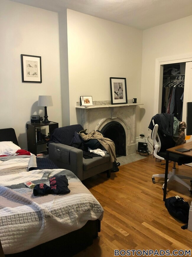 62 W Cedar St in Boston, MA - Building Photo - Building Photo