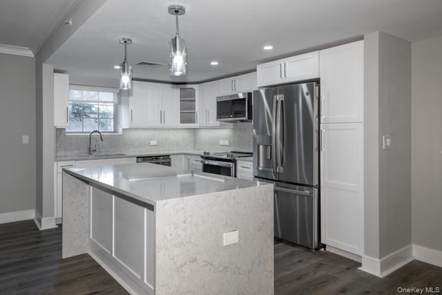 100 Glen St in Glen Cove, NY - Building Photo - Building Photo