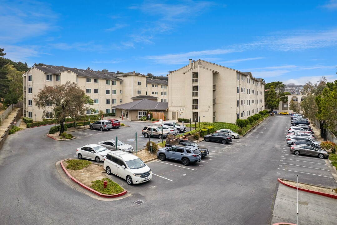 Amberwood Apartments in Daly City, CA - Building Photo