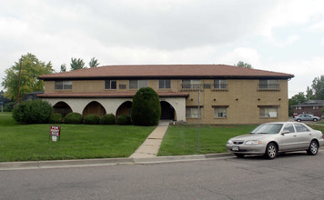 10747 W 6th Pl in Lakewood, CO - Foto de edificio - Building Photo