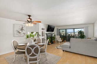 184 Date Ave, Unit 184 in Imperial Beach, CA - Foto de edificio - Building Photo