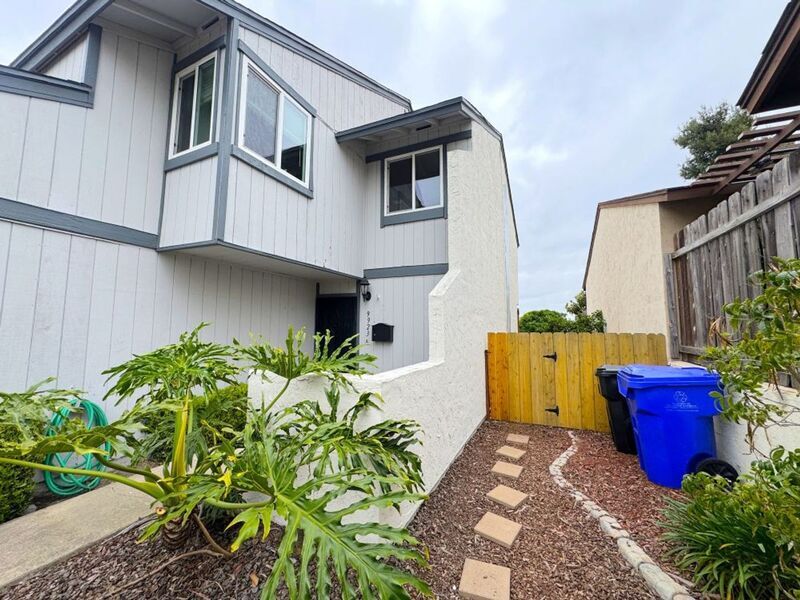 9923 Paseo Montalban in San Diego, CA - Foto de edificio