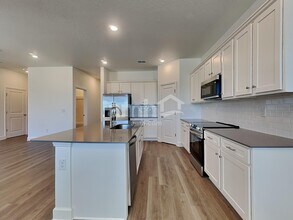 37708 Dusty Saddle Ln in Zephyrhills, FL - Foto de edificio - Building Photo