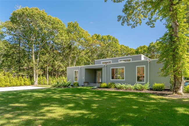 26 Wintergreen Way in Quogue, NY - Building Photo - Building Photo