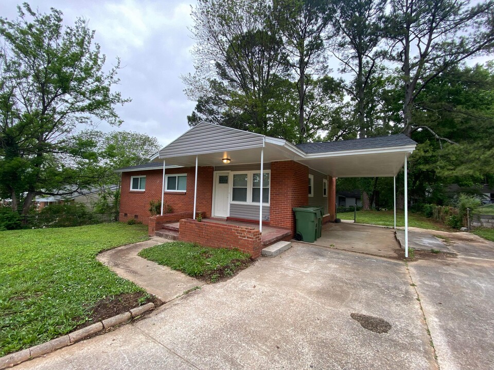 2108 Medaris Rd NW in Huntsville, AL - Building Photo