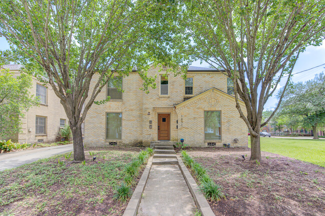 property at 1831 Sul Ross St