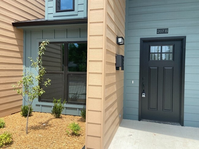 207 E 3rd St in Owasso, OK - Building Photo - Building Photo