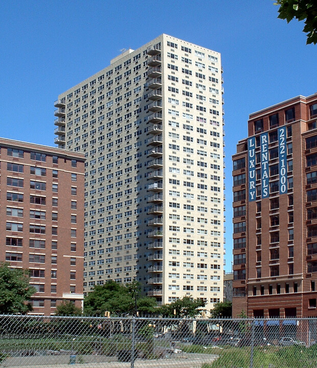 Marine View Plaza in Hoboken, NJ - Building Photo