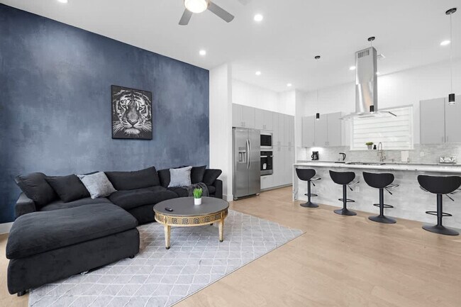2105 McGowen St in Houston, TX - Building Photo - Building Photo