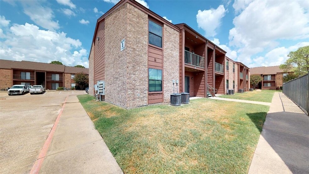 904 University Oaks Blvd, Unit 121 in College Station, TX - Building Photo