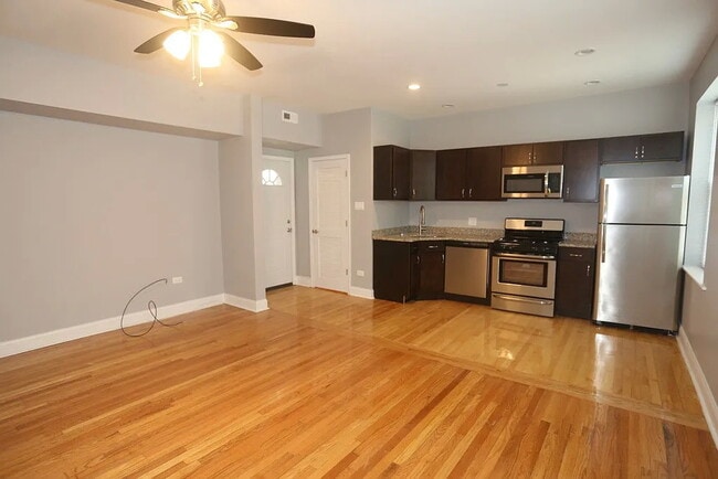 2958 N Washtenaw Ave, Unit 1 in Chicago, IL - Building Photo - Building Photo