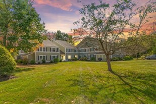 504 Springbrook Cir in Portsmouth, NH - Building Photo