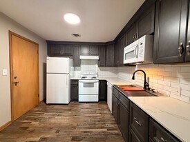 445 N Madison Ave in Lebanon, MO - Building Photo