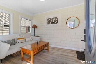 62 Glenwood Ave in Stratford, CT - Foto de edificio - Building Photo